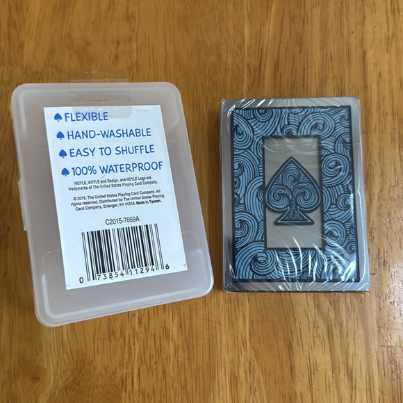 🎁NEW SEALED Hoyle Waterproof Clear Playing Cards Mom Dad Elderly - Picture 2 of 9